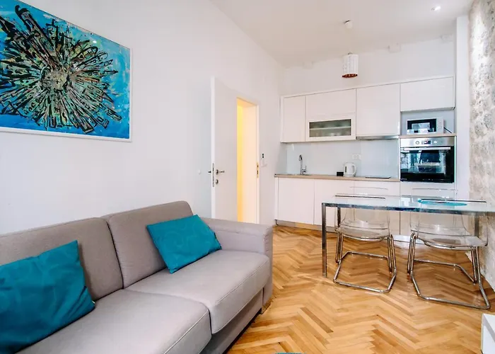 Amorozo Apartments By Duhomes