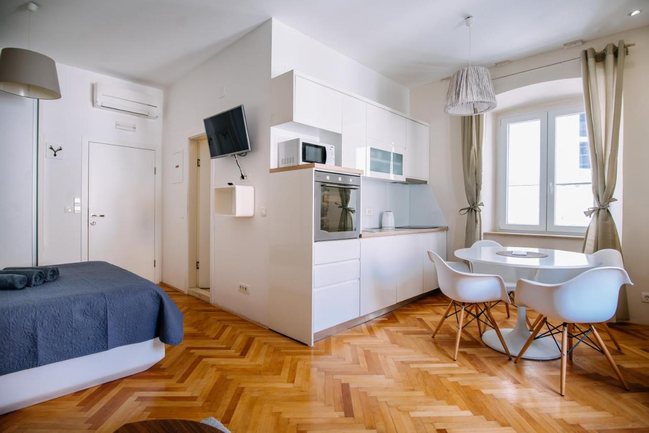 Amorozo By Duhomes Apartament